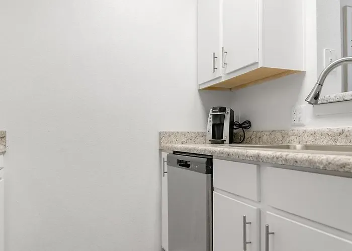 Landing Modern With Amazing Amenities Tucson